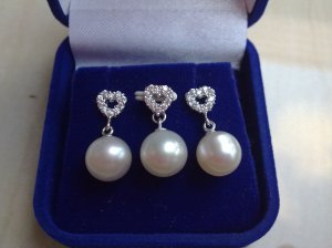 MPS-02 White Pearl Set, White gold coated silver frame